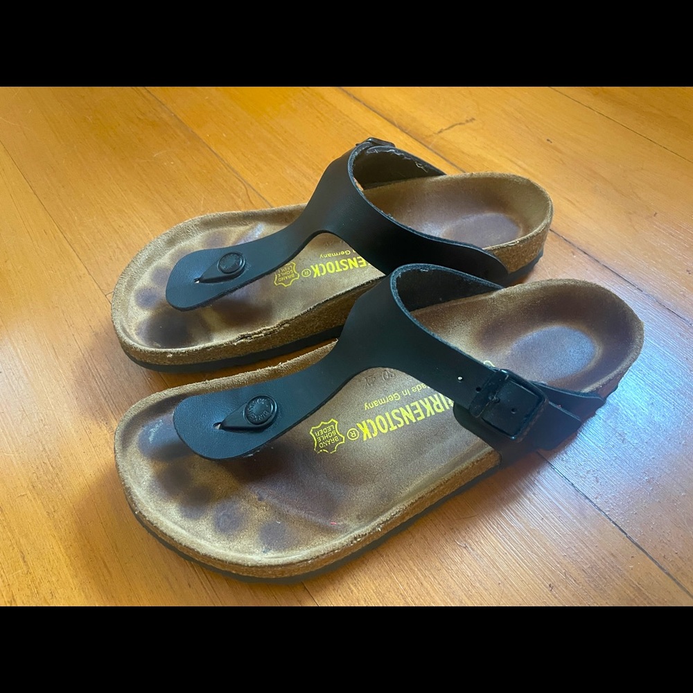 Birkenstock black leather gizeh sandal size 38 / 8